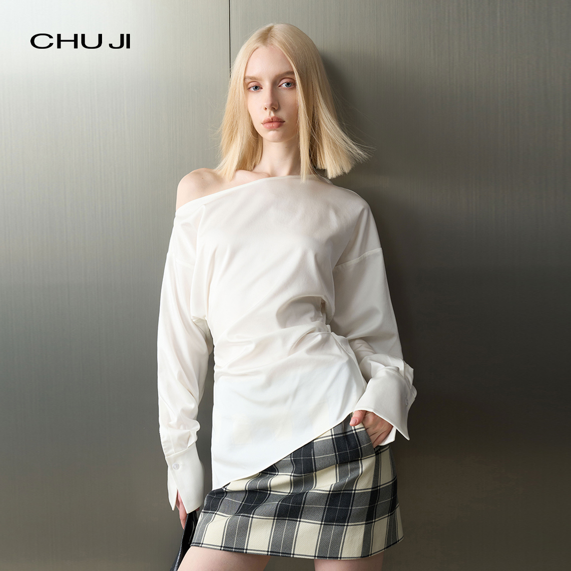 Chuji出迹 松弛都市 斜肩衬衫袖早秋新款长袖T恤女上衣-E2M2113D