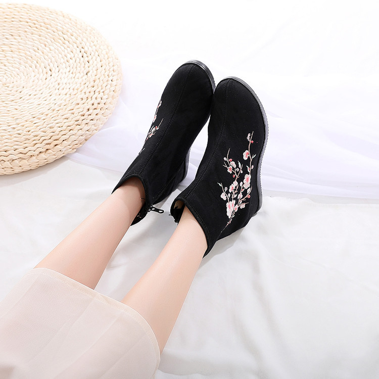 云芙鹿秋季新品民族风绣花鞋内增高绣花女靴6-厘米古风汉服靴爆款