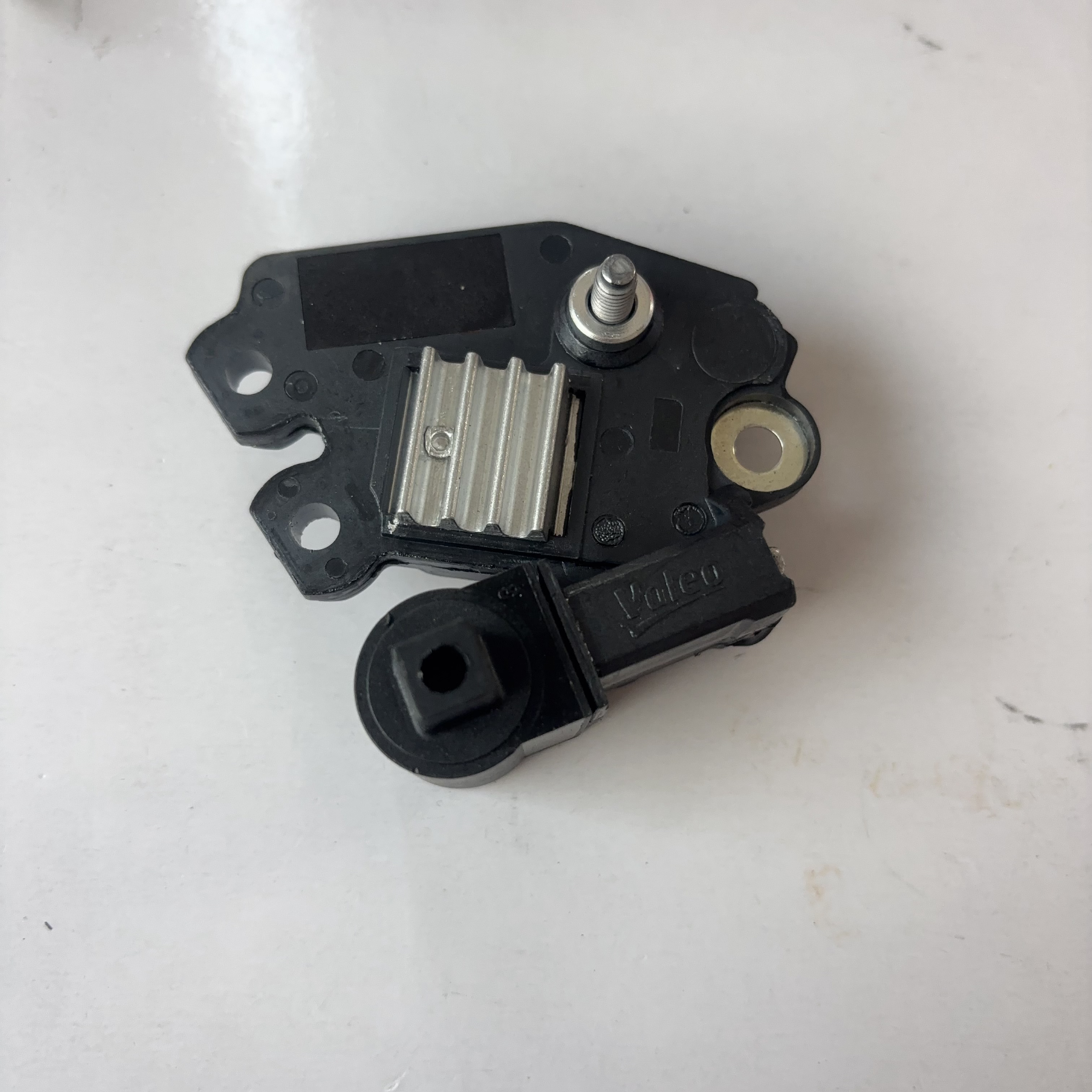 长安CS75 1.8T发电机调节器原厂全新带碳刷