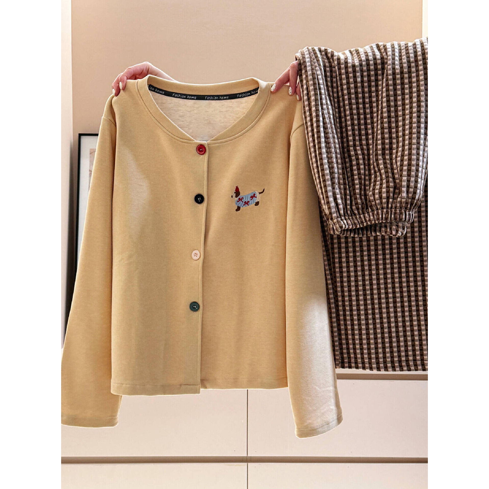 卡通腊肠狗印花德绒保暖睡衣女春秋季格纹显瘦长裤休闲家居服套装