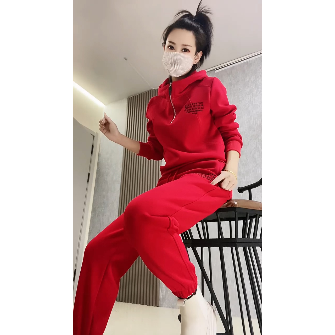 冬季加绒休闲运动套装68177时尚洋气连帽网红卫衣+显瘦束脚裤二件