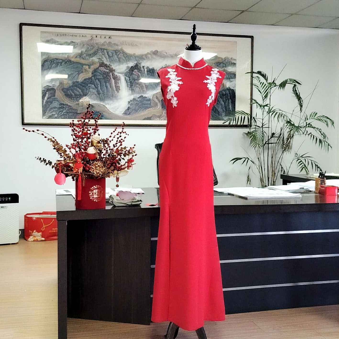 娴馨中国红无袖长款前开叉弹力走秀礼服中国风旗袍现货尺码不多