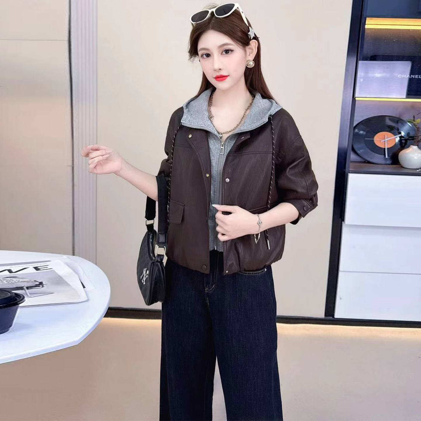 咖色假两件皮衣短外套女2025秋季新款洋气显瘦宽松遮肉连帽外套潮