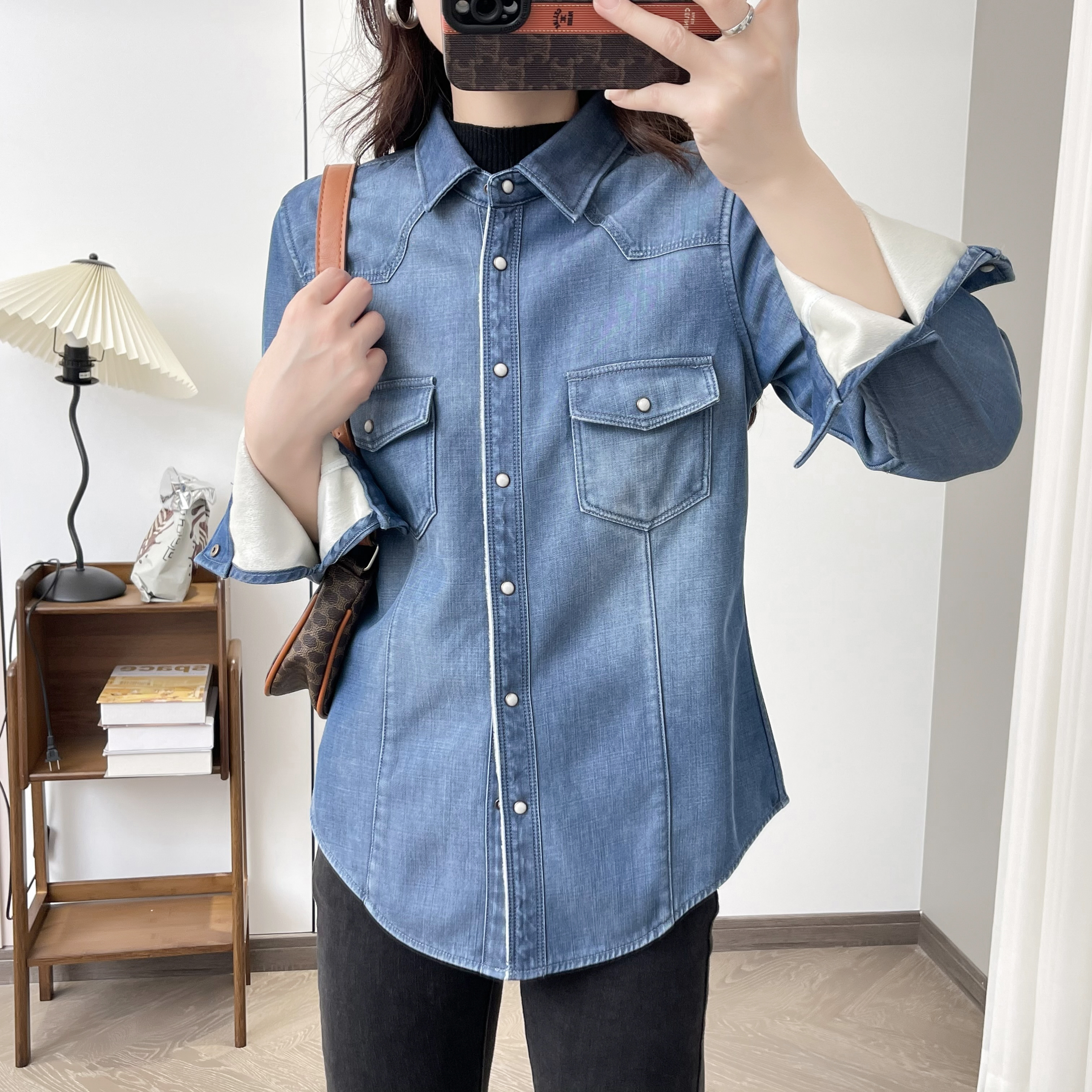 柔软修身加绒牛仔衬衫女2025新款秋冬季显瘦百搭气质时尚牛仔衬衣