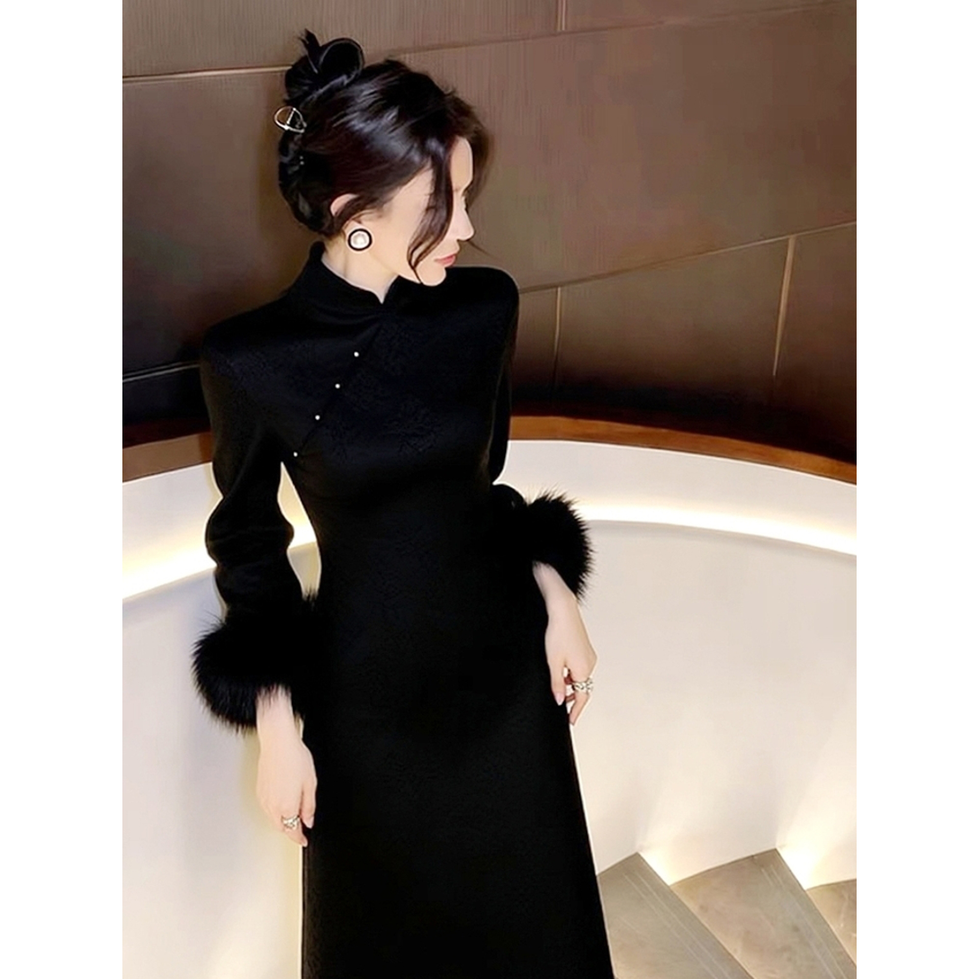 新中式黑色连衣裙2025冬季新款重要场合气质高端配大衣修身长裙子