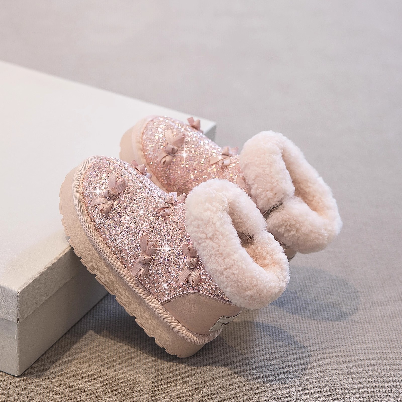 牧童牛女童雪地靴爱莎公主水晶鞋2025冬季新款短靴防滑保暖大棉鞋