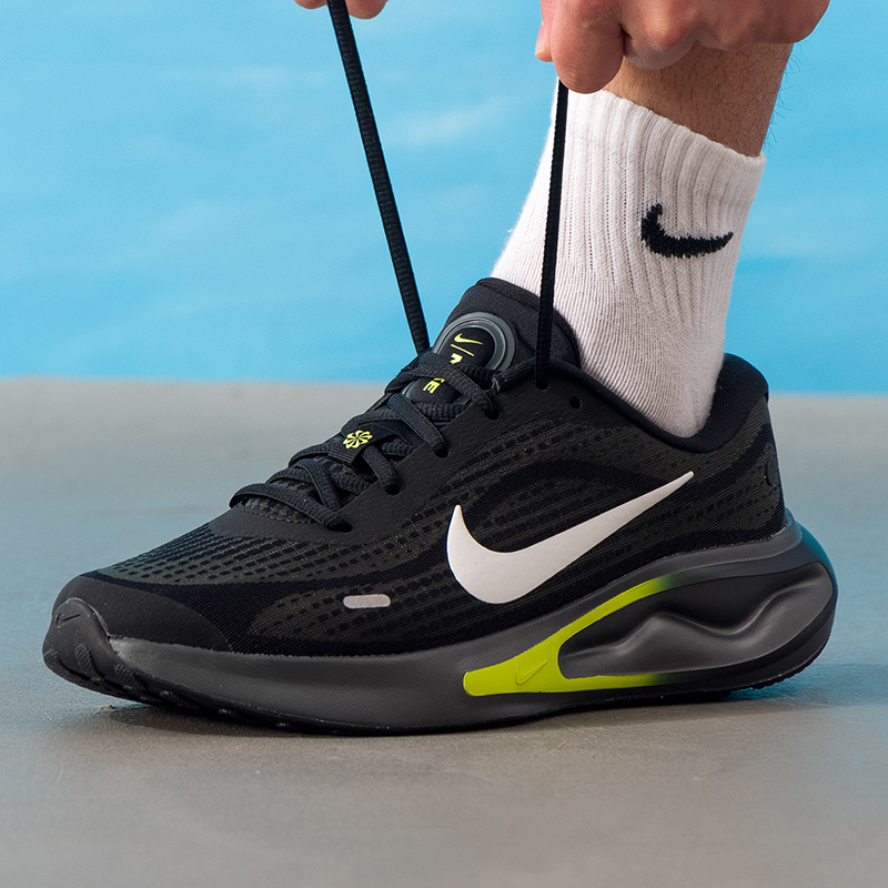 Nike耐克男鞋JourneyRun跑步鞋2025冬季新款轻便运动鞋子FN0228
