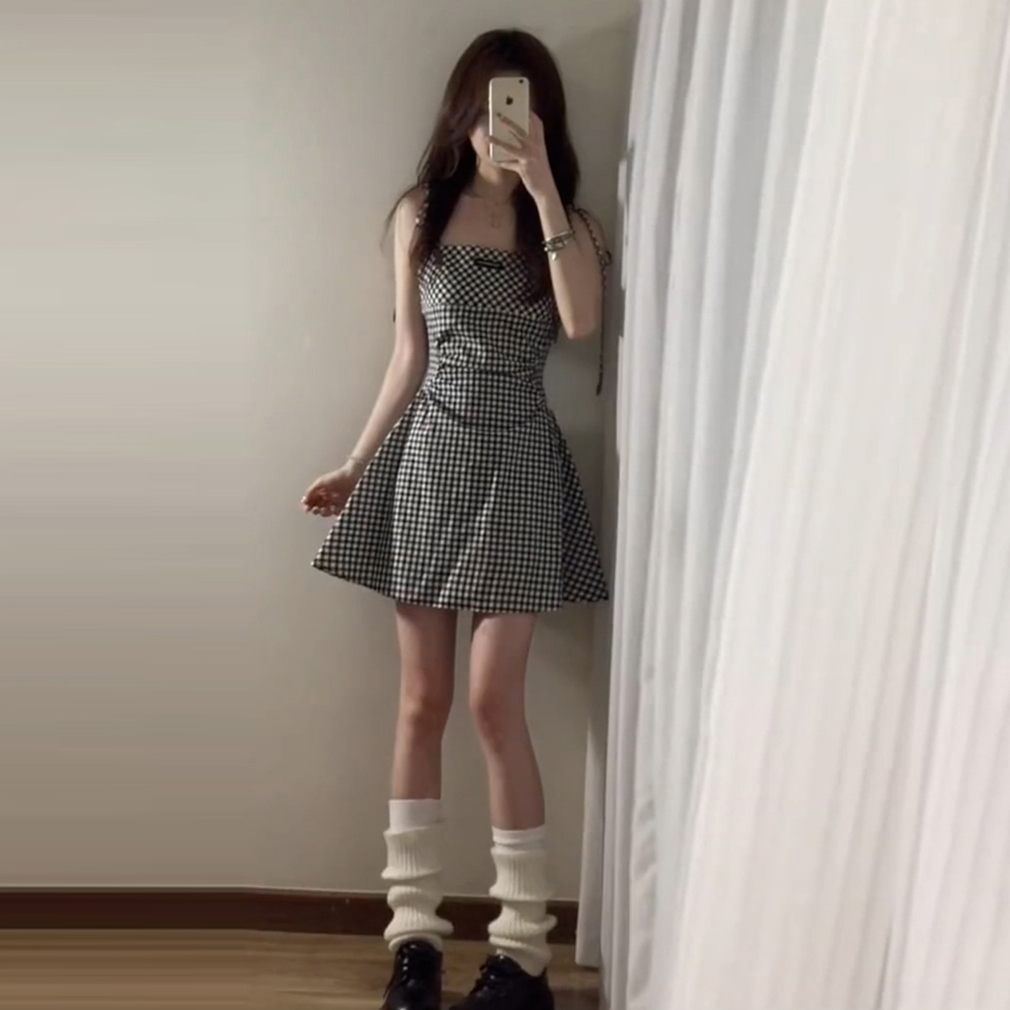 法式复古黑白格子吊带连衣裙子女2025夏季新款高级感收腰a字短裙