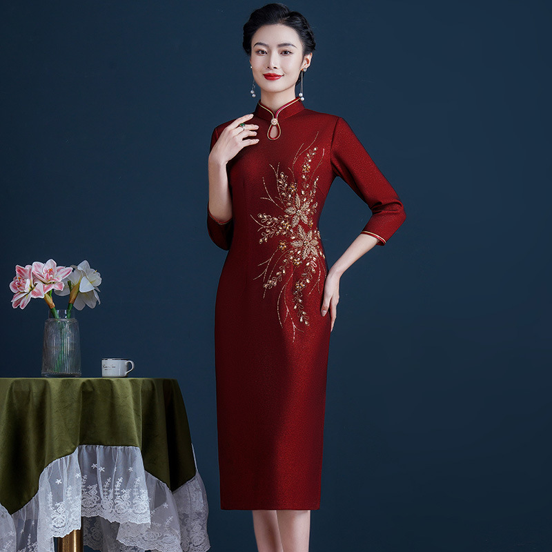 2025年换季早春新款复合网布钉珠绣花修身婚礼婚宴服喜婆婆妈妈装