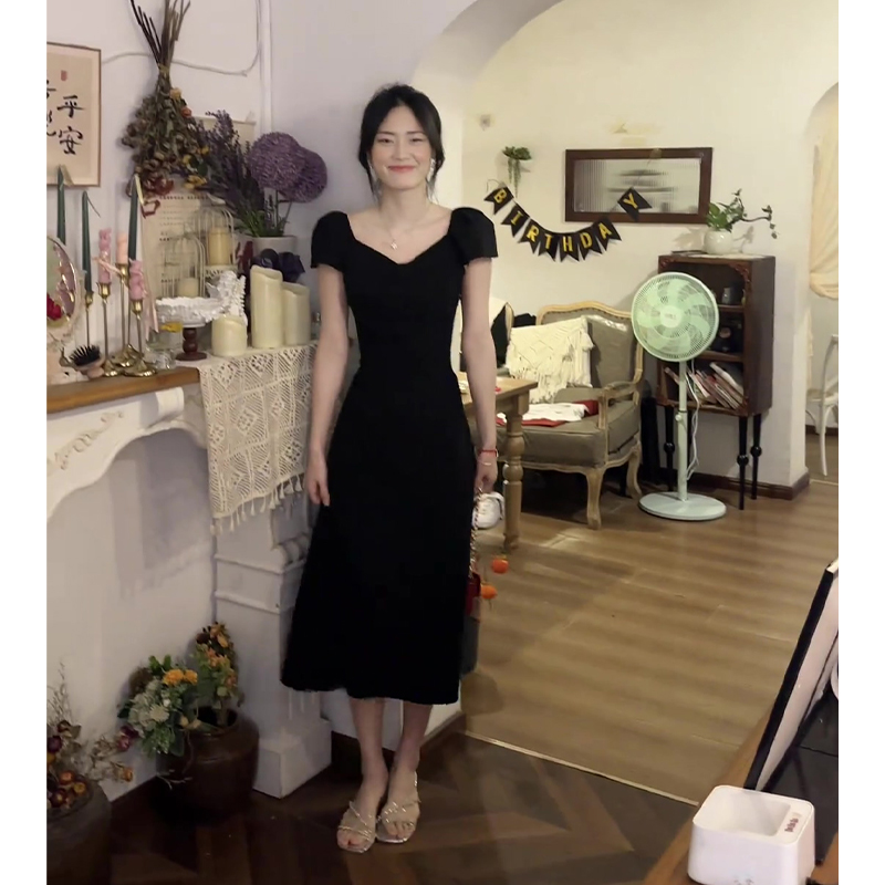 连衣裙2025夏季新款女法式高级感方口领收腰显瘦中长款短袖裙子