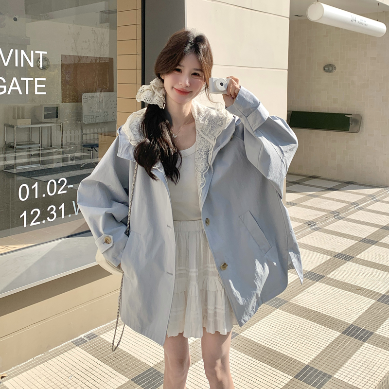 今年流行蕾丝设计感短款风衣女2025秋新款减龄学院风休闲宽松外套