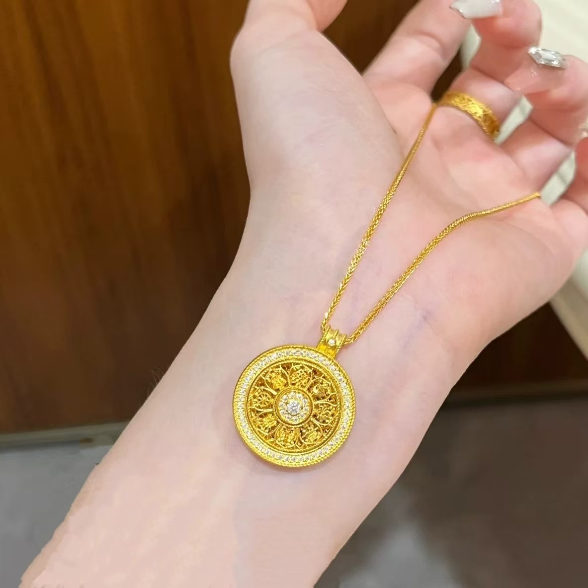 铜合金项链 镶钻八宝罗盘项链挂坠吊坠轻奢时尚复古女王镶嵌