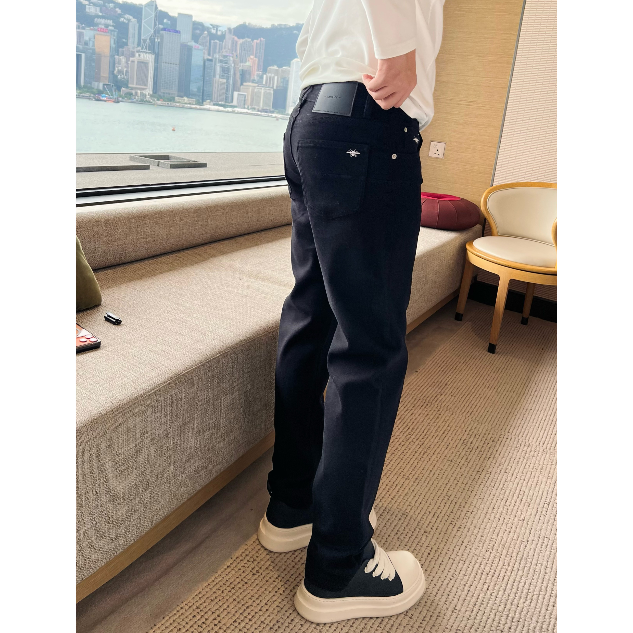 【蜜蜂黑牛】秋冬防褪色四面弹力蜜蜂刺绣修身显高痞帅直筒牛仔裤子