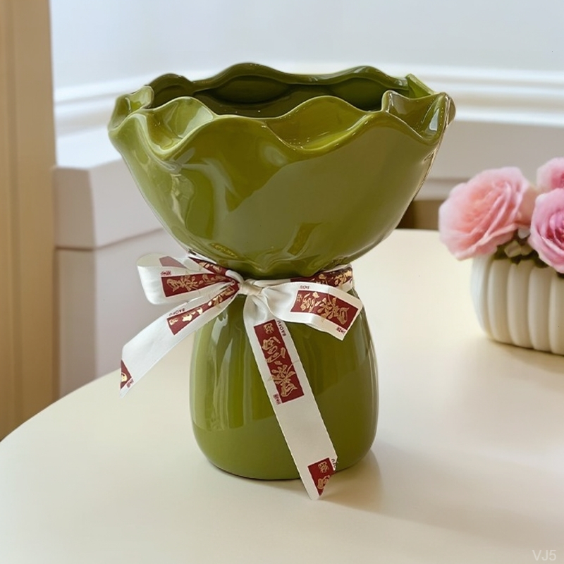 新家客厅陶瓷花瓶摆件新婚高级感手捧花礼品插花装饰情绪稳定花瓶