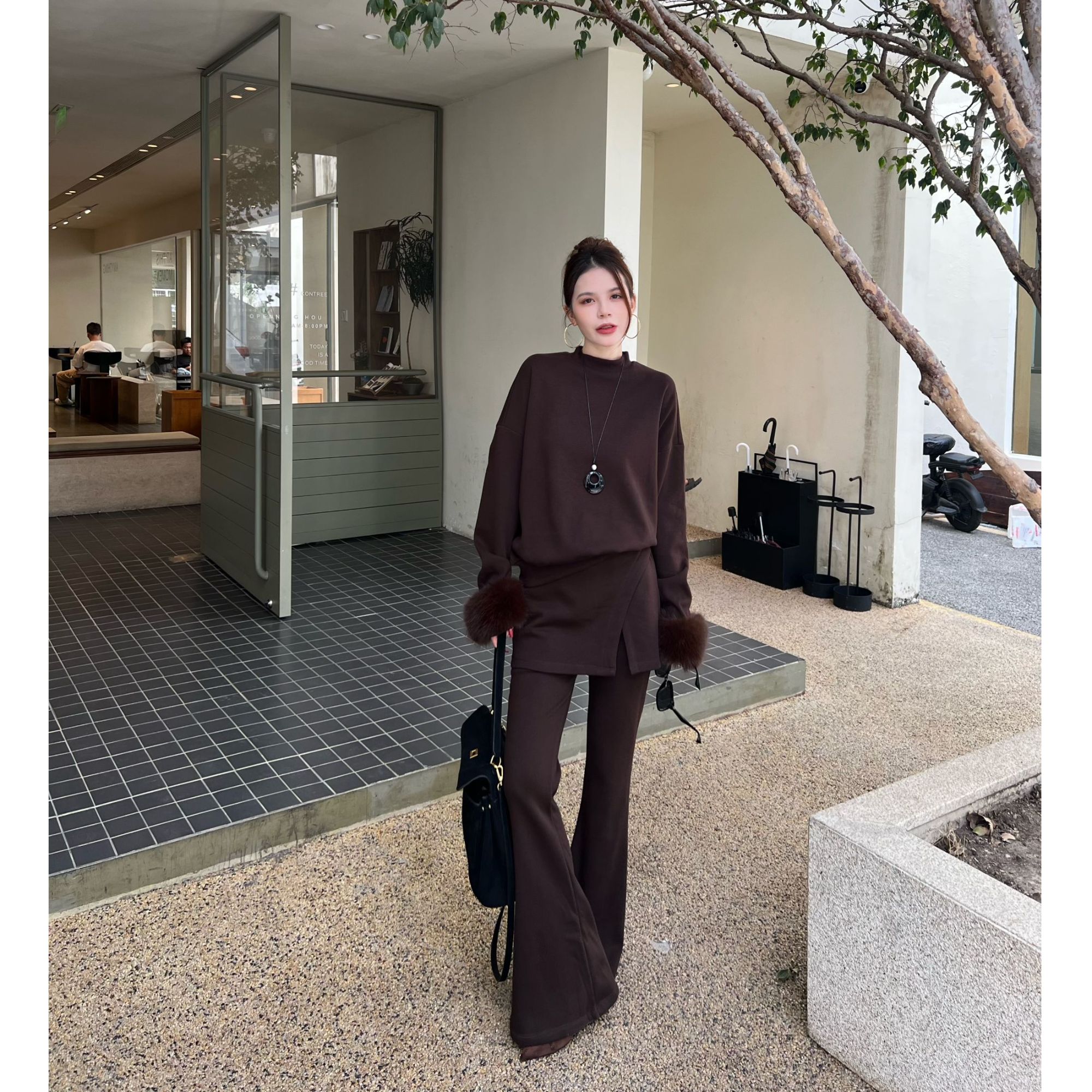 XIAOQIN【雪国暖冬】冬季加绒加厚拼接毛毛上衣屁帘微喇裤套装T480