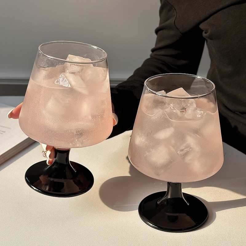 黑色高脚玻璃杯家用高级感女生果汁气泡水杯微醺调酒鸡尾酒杯子