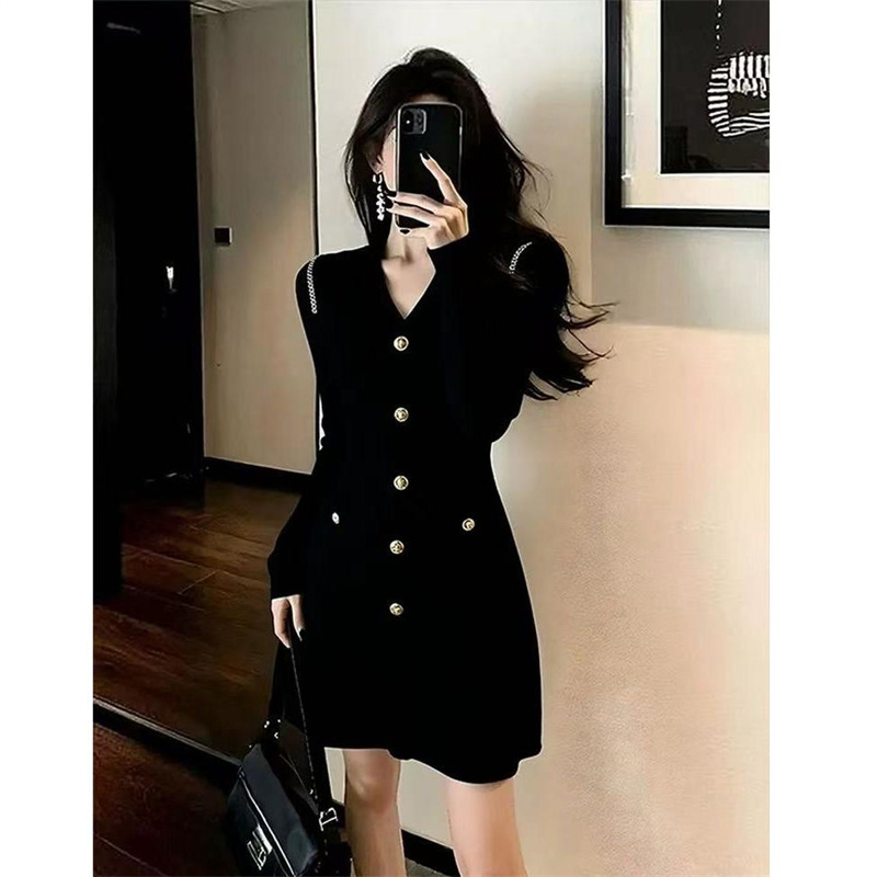 INS CEC小香风黑色连衣裙秋冬新款气质名媛v领长袖收腰显瘦针织裙