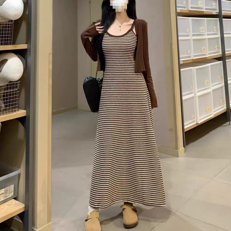 2025早夏季穿搭一整套复古撞色条纹高腰显瘦字吊带裙针织开衫套装