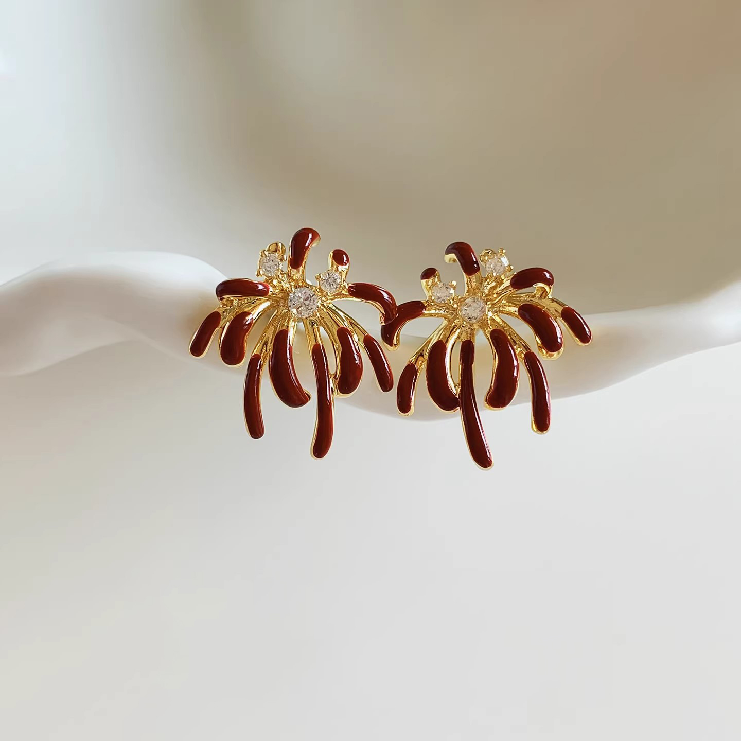 红色珐琅烟花耳环女2026新款爆款小众独特耳钉轻奢高级感气质耳饰