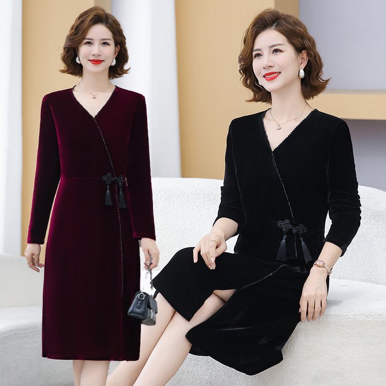 中年国风打底妈妈装重工串珠气质盘扣丝绒裙收腰修身网红洋气长裙