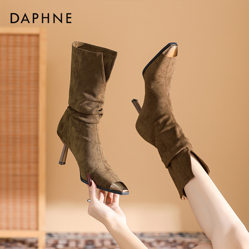 达芙妮靴女秋冬气质日常百搭细跟中短靴6CM纯色V字口堆堆靴国潮