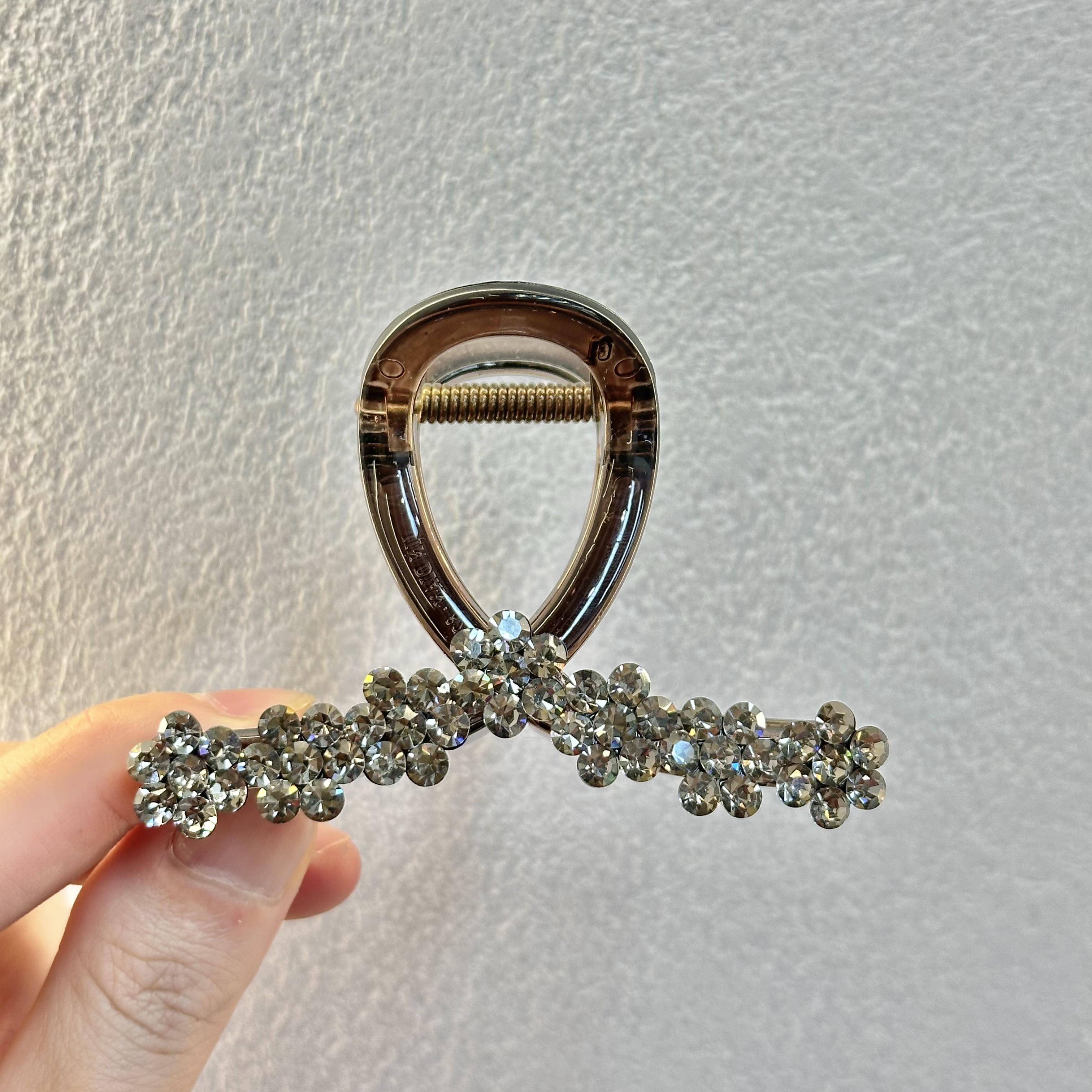 【小魏总珠宝】香槟金花镶钻抓夹-7cm