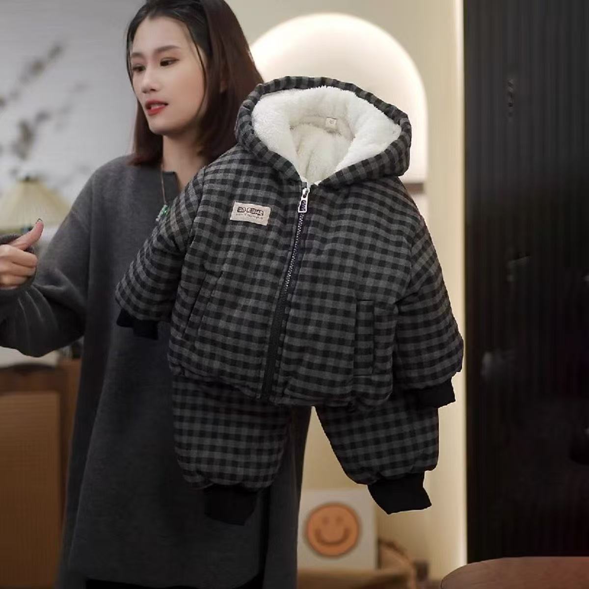 男童冬季套装三层夹棉保暖2025新款儿童洋气加绒加厚格子家居棉服