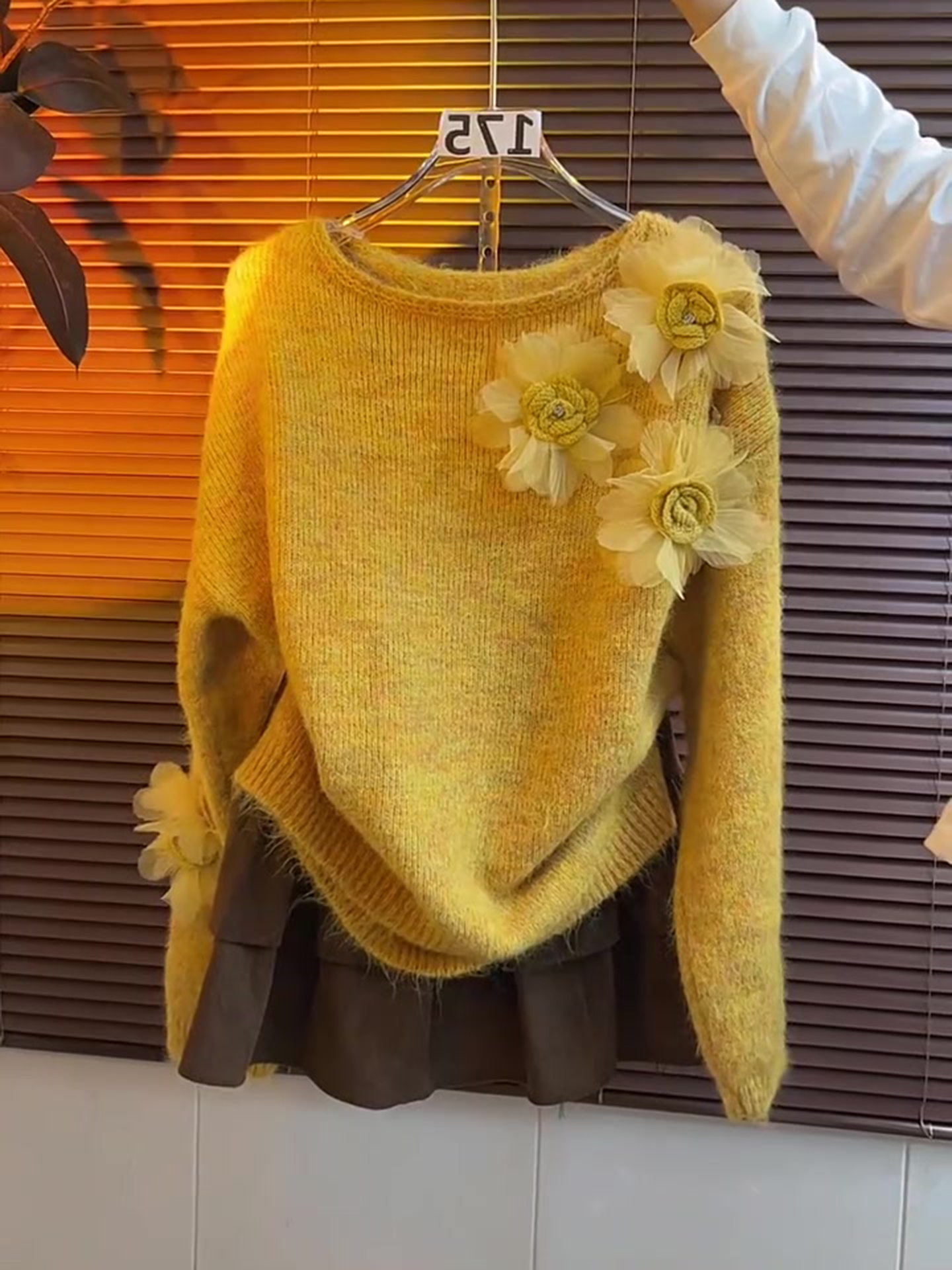 韩系立体花朵黄色长袖针织衫女慵懒风甜美软糯内搭高级感设计上衣