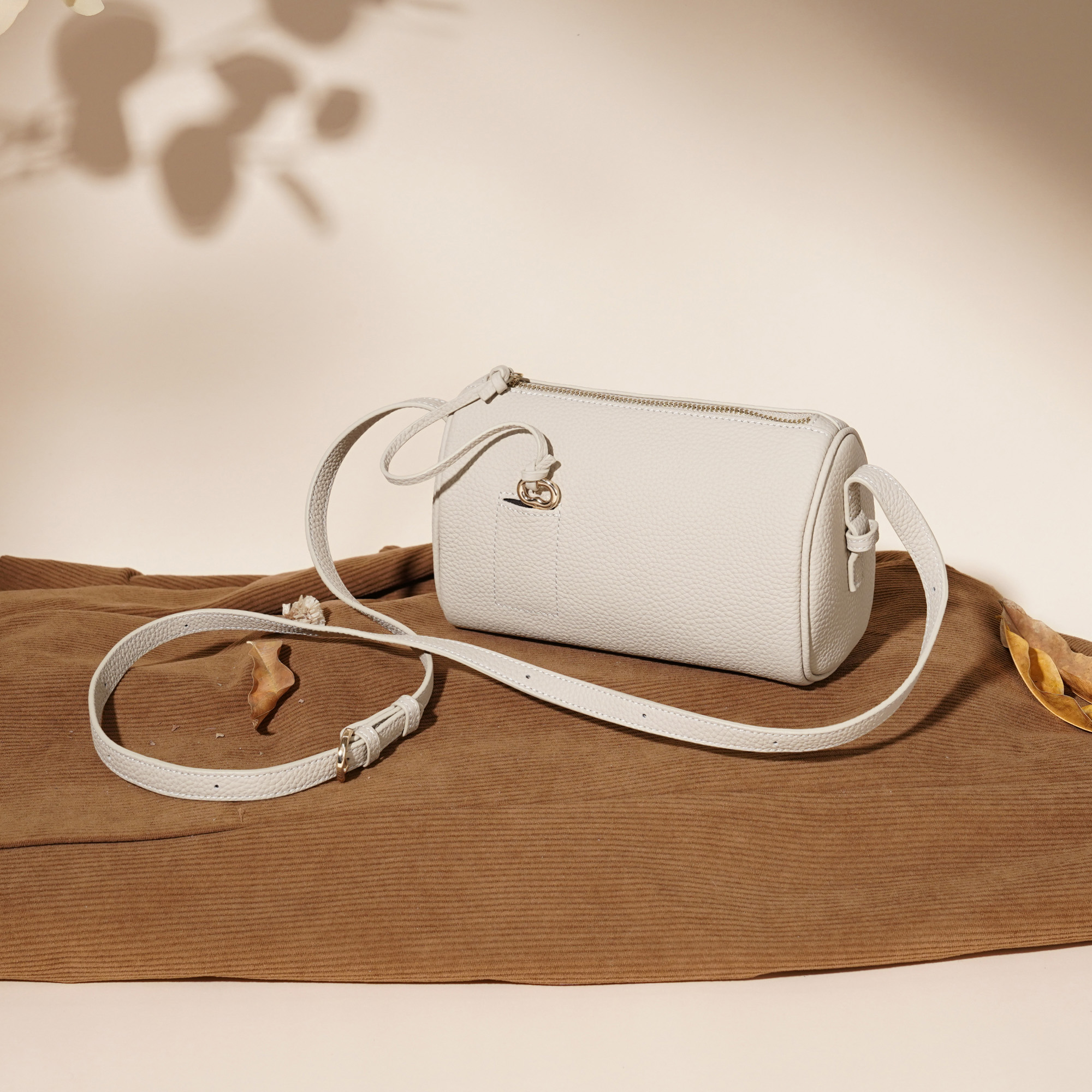 岩牛【小浩福利】夏季新款百搭圆筒包女士休闲时尚波士顿YN3595