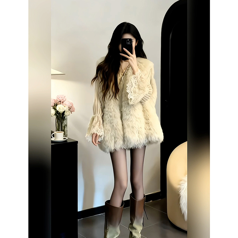 秋冬穿搭一整套女2025新款蕾丝拼接针织衫叠穿毛绒马甲外套两件套