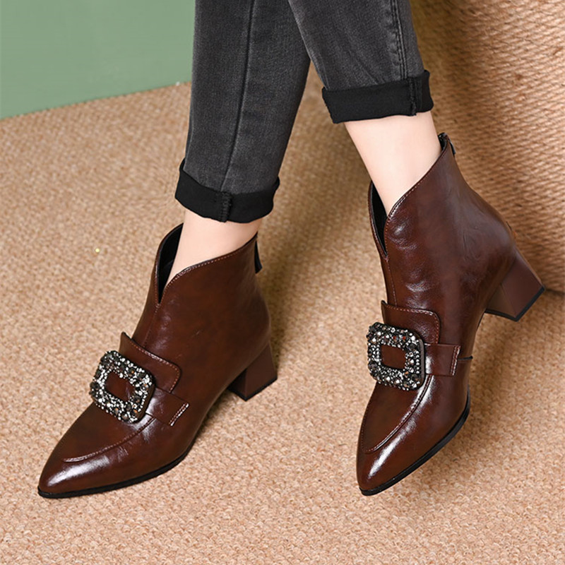 品牌软皮法式尖头方扣粗跟短靴女秋冬水钻后拉链中高跟V口及踝靴