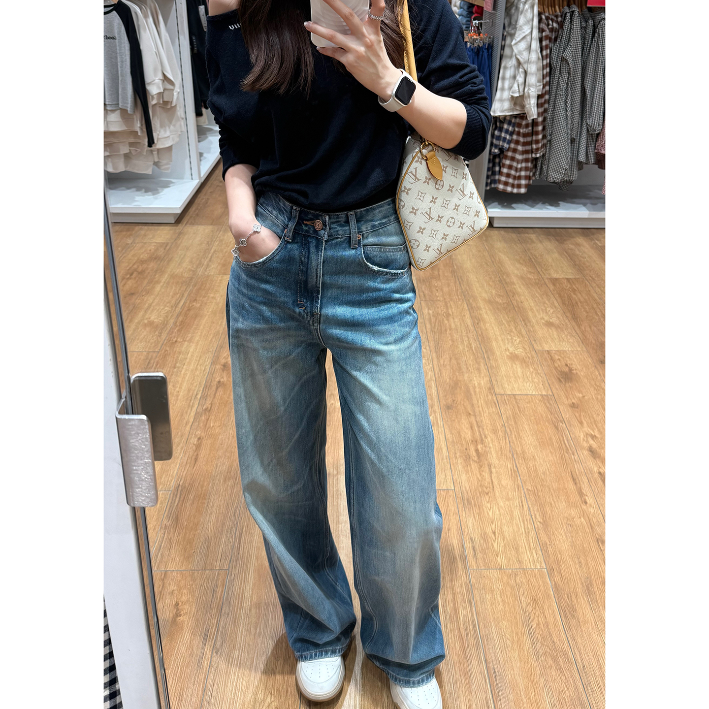 “纽约街头”不加绒抓痕浅色高级洗水工艺牛仔阔腿裤