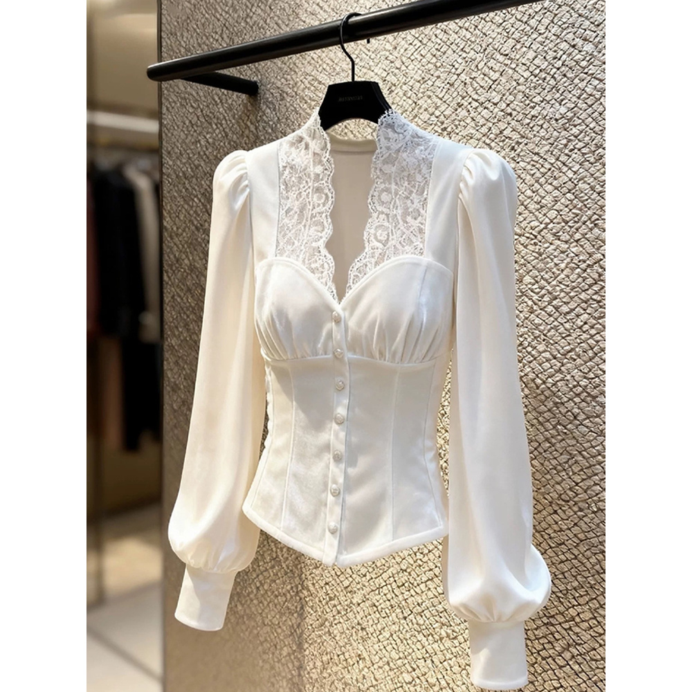 法式小资白色蕾丝拼接丝绒衬衫女秋冬季新款巨好看束腰单排扣上衣