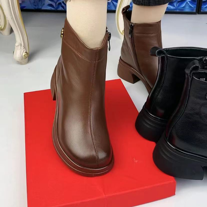 真皮方跟防滑短靴短款加绒瘦瘦靴2025秋冬新款复古时尚舒适短靴女