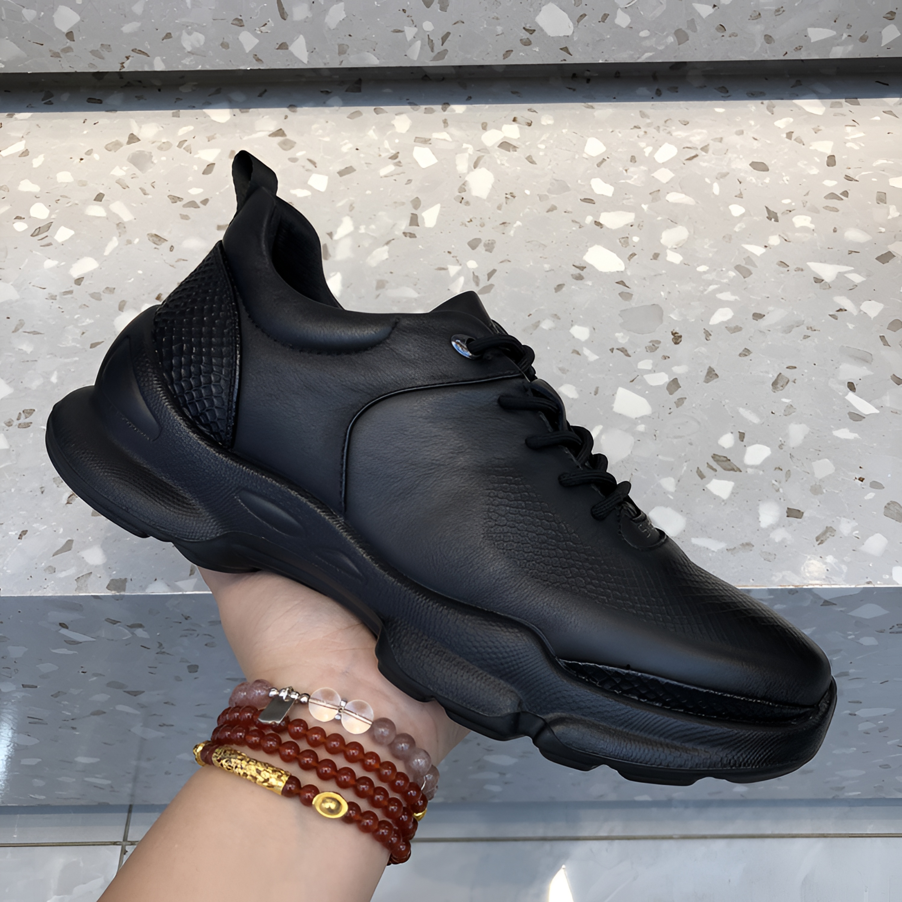 男鞋2025秋季新款时尚透气休闲鞋百搭厚底舒适轻质男士潮流运动鞋