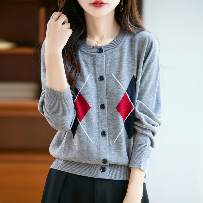 圆领菱格毛衣外套女秋冬高级感精仿羊毛开衫宽松慵懒风短款上衣