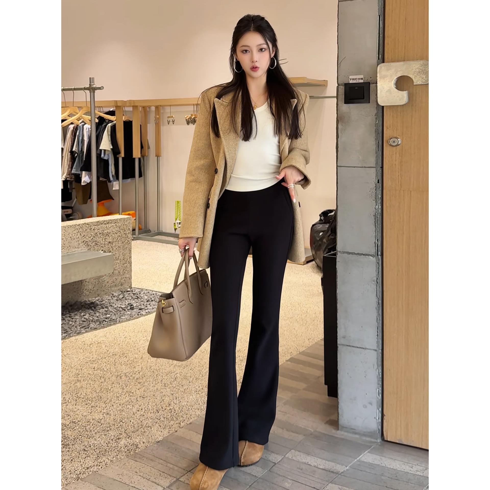 黑色加绒微喇裤女2025新款小个子秋冬季高腰直筒马蹄喇叭裤西装裤