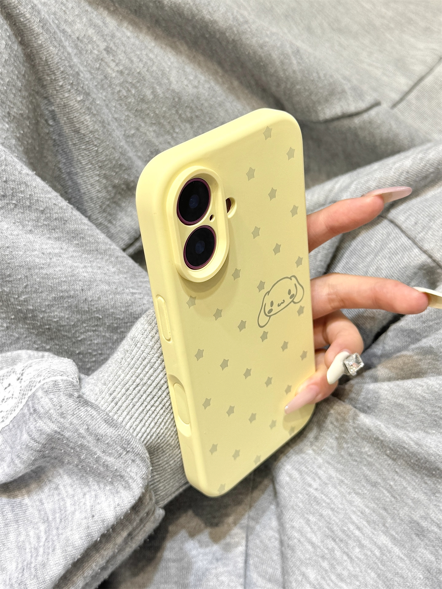 奶黄色适用于苹果17pro手机壳一体按键全包16promax液态硅胶15/14