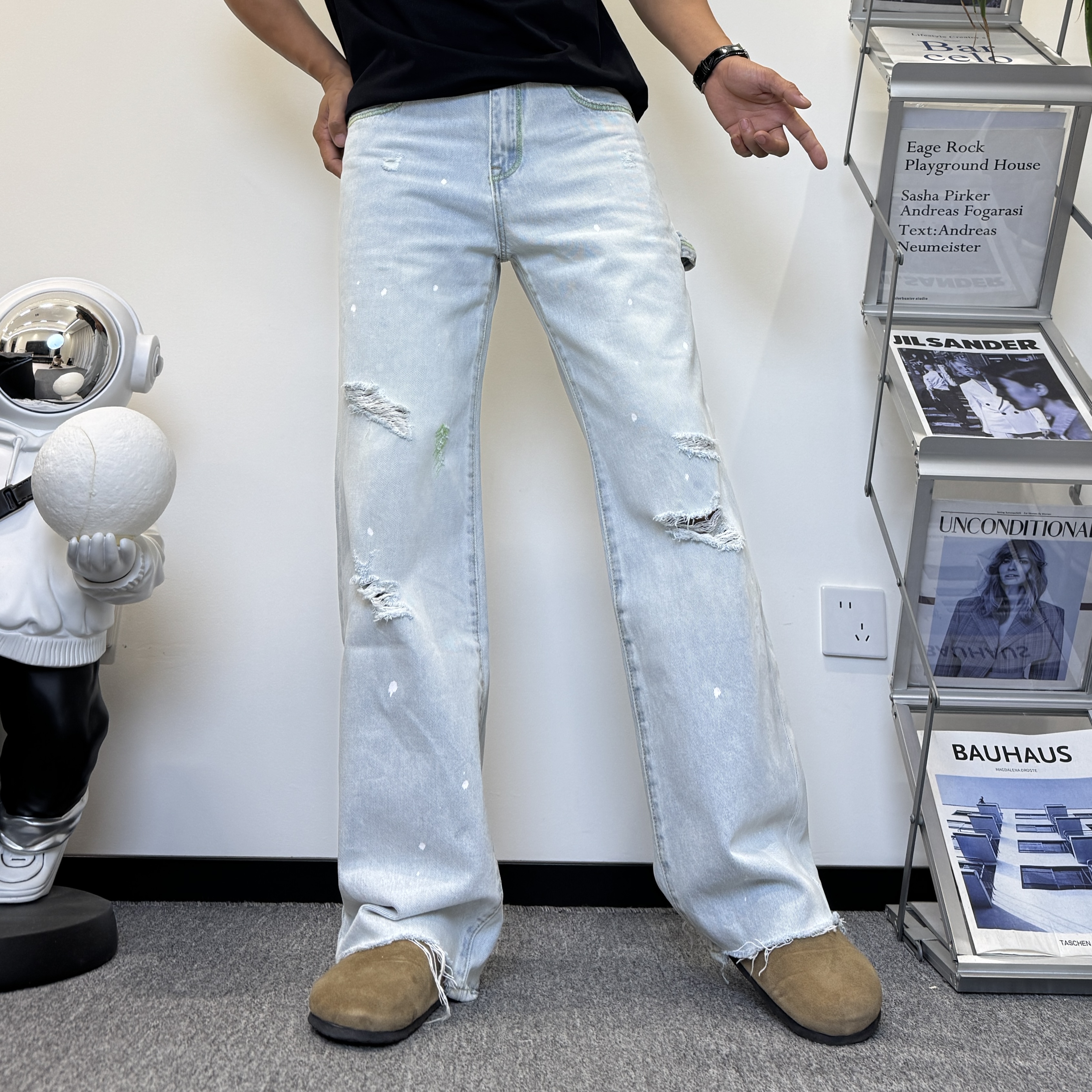 水洗夏季浅色破洞男生抗皱牛仔裤裤子漆点刺绣时尚裤脚毛边高质感