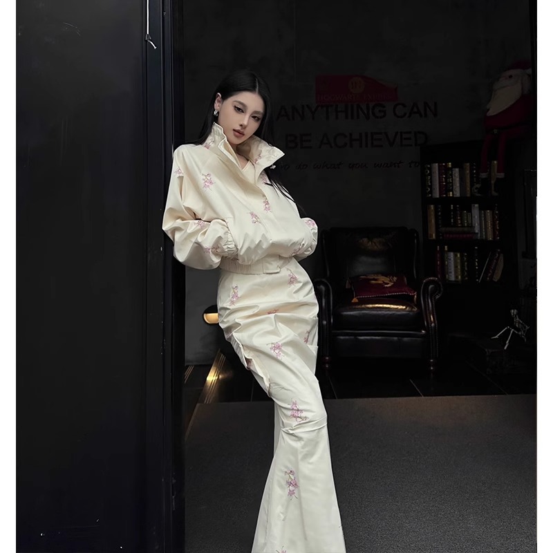 复古运动套套装女2025春新款休闲美式辣妹印花冲锋衣工装裙两件套