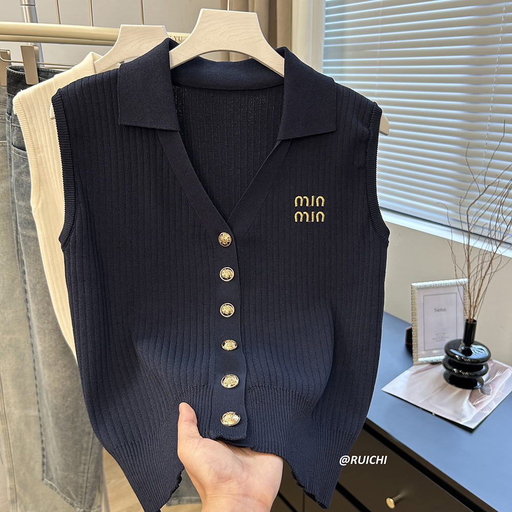 2025秋季韩版小V领轻奢金属扣字母刺绣小个子无袖薄款针织开衫女