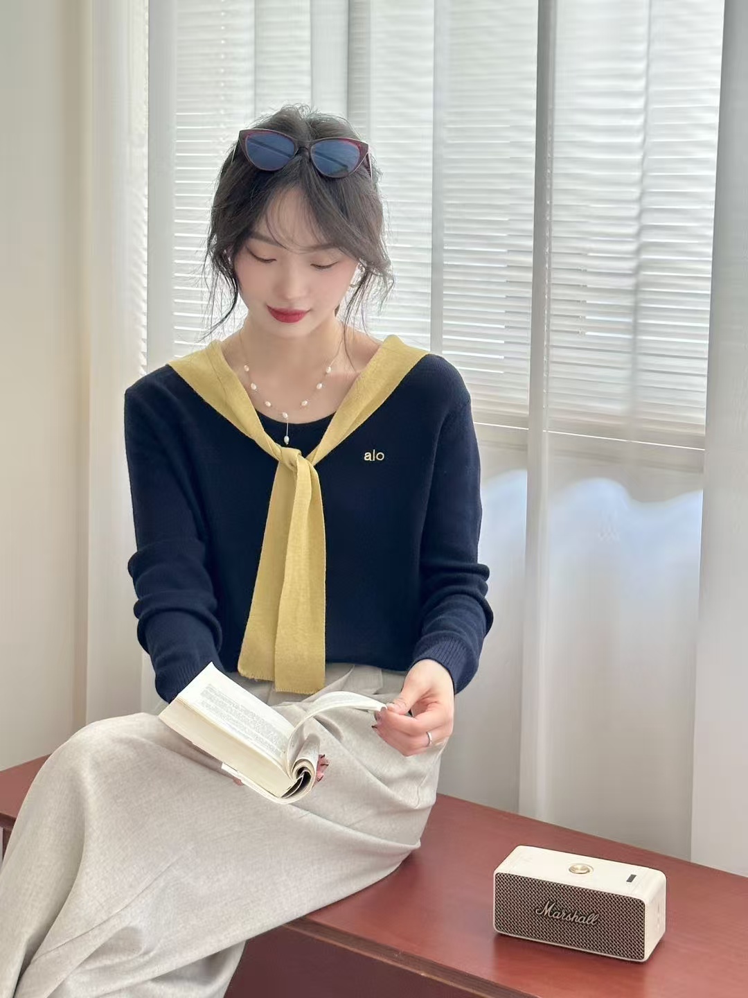 V领长袖针织衫女春秋2025秋季新款设计感宽松撞色披肩短上衣