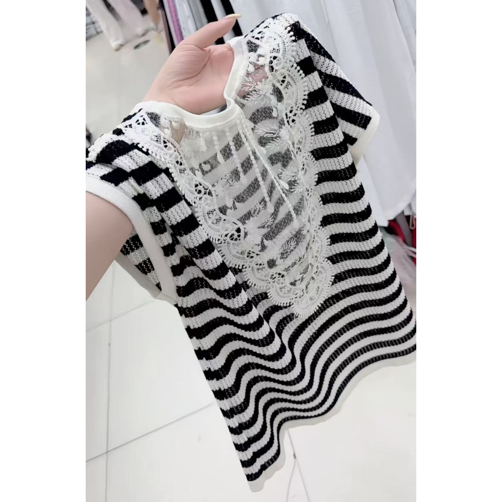 【现货】今年流行穿搭2025夏季新款蕾丝拼接条纹毛针织衫无袖上衣