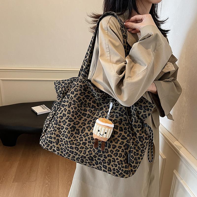 豹纹帆布包包女大容量休闲单肩托特包2025新款女学生上课通勤背包