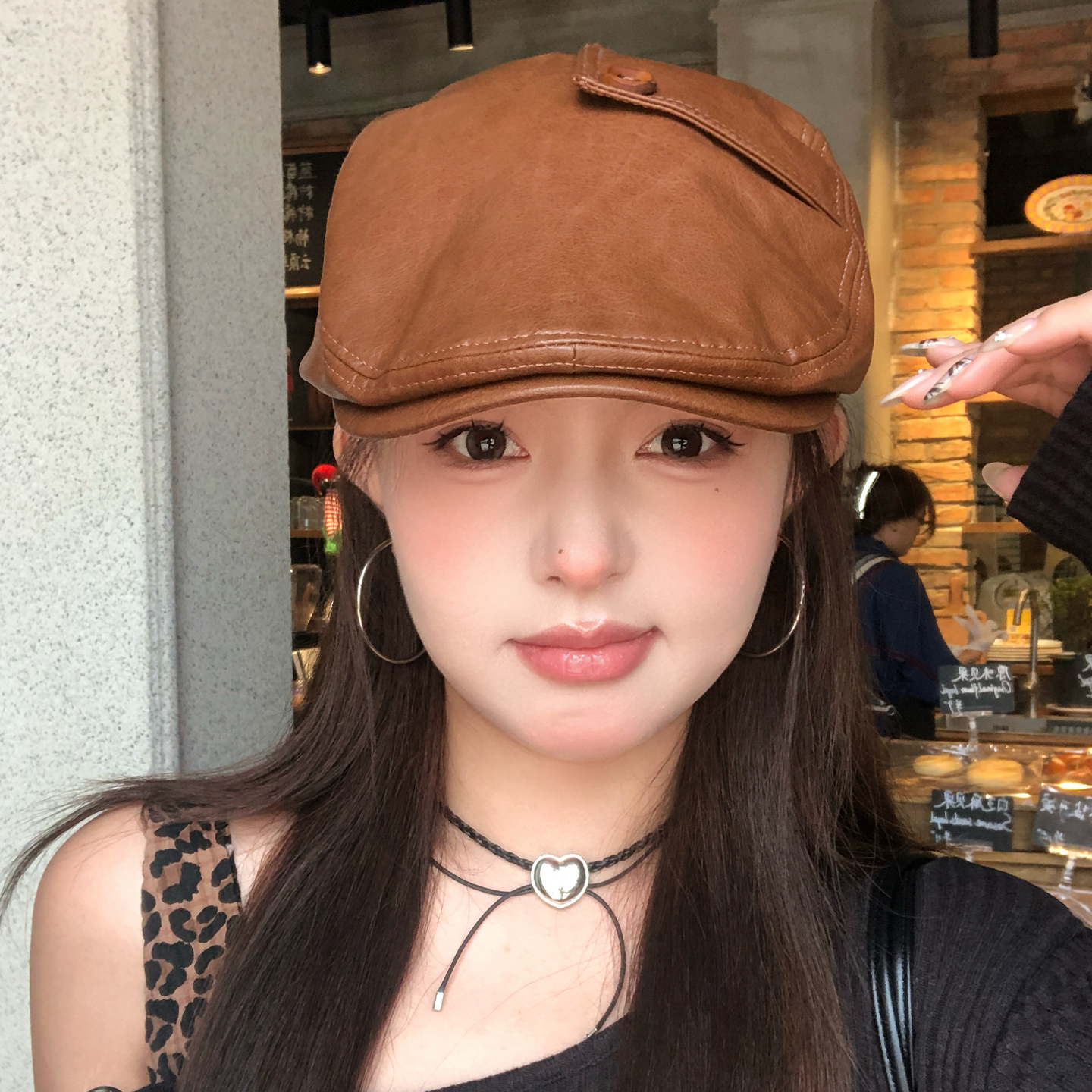 日系纽扣pu皮质前进帽女小众设计大头围显脸小气质反戴贝雷帽子潮