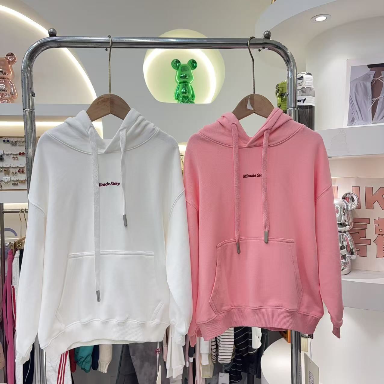 QJ  2025秋季儿童时尚百搭拼色字母口袋连帽卫衣  68064