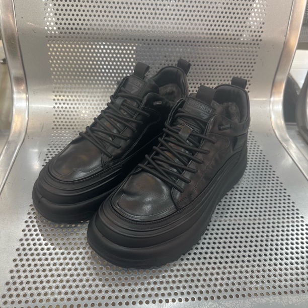 8825男款牛皮皮毛一体休闲鞋防滑减震百搭款