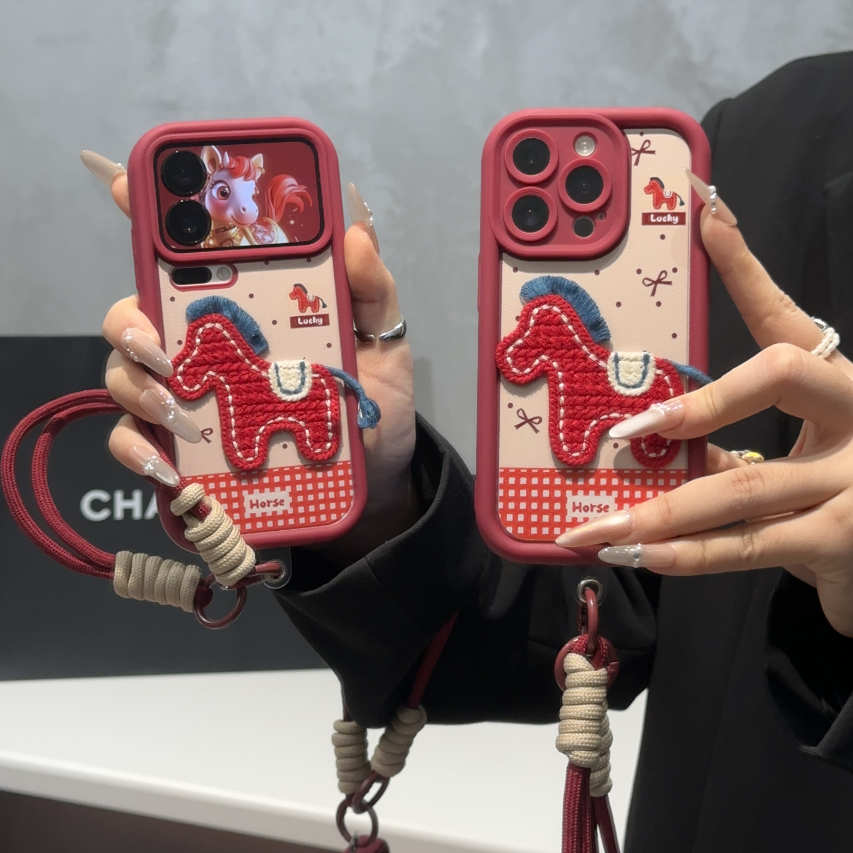 新年刺绣小马挂绳适用苹果17/16手机壳华为P70vivo小米17oppo新款