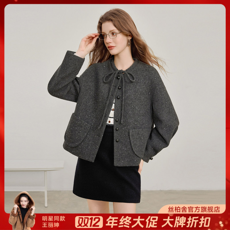 她池2025秋装绵羊毛女抽绳圆领单排扣落肩袖宽松款外套T53Z3381A