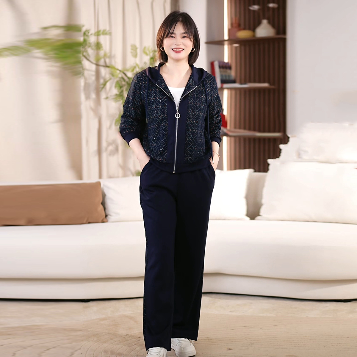 洋气妈妈装秋季时尚运动套装2025新款中老年女装大码连帽休闲外套